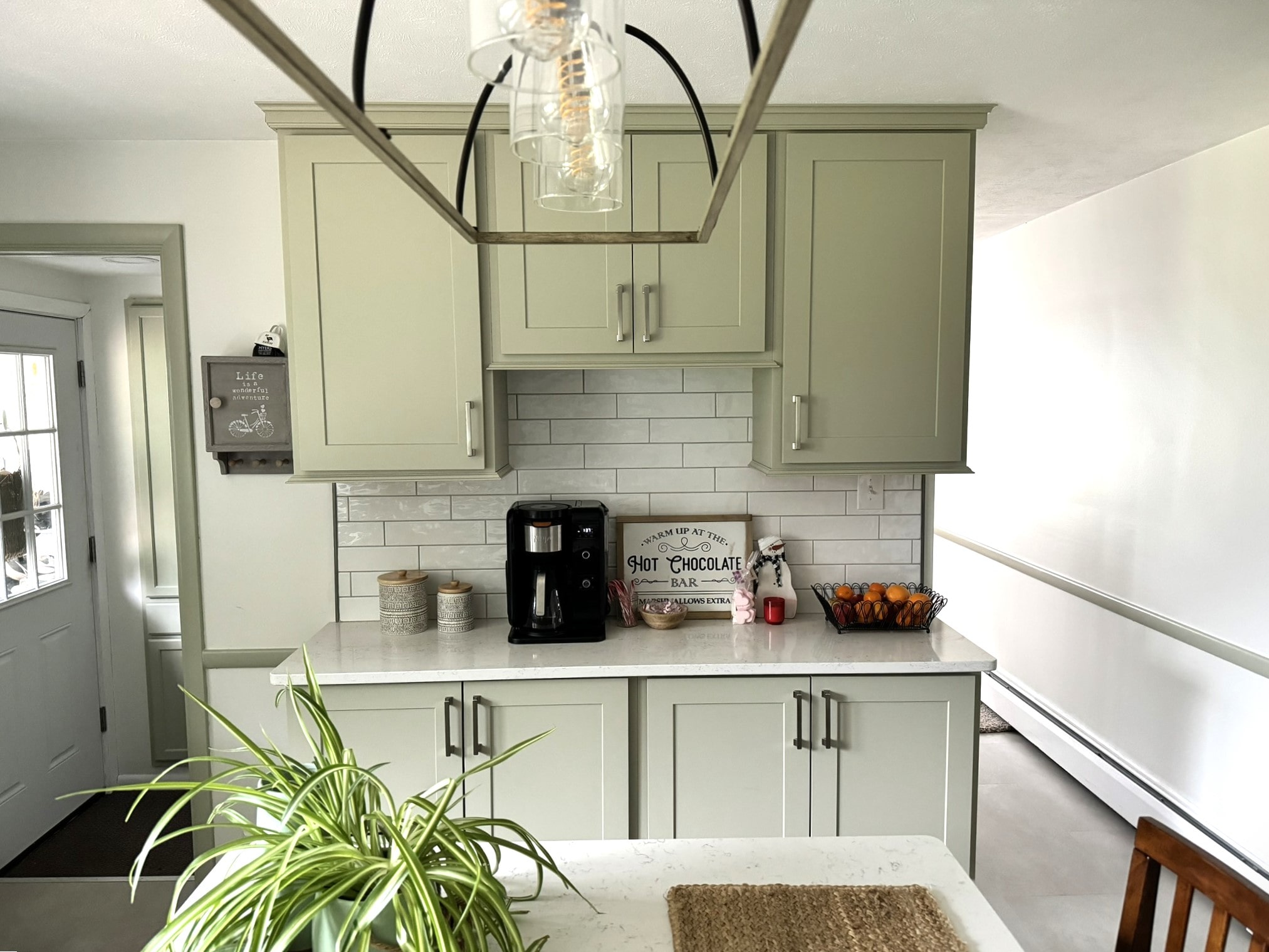 Green kitchen cabinet bar