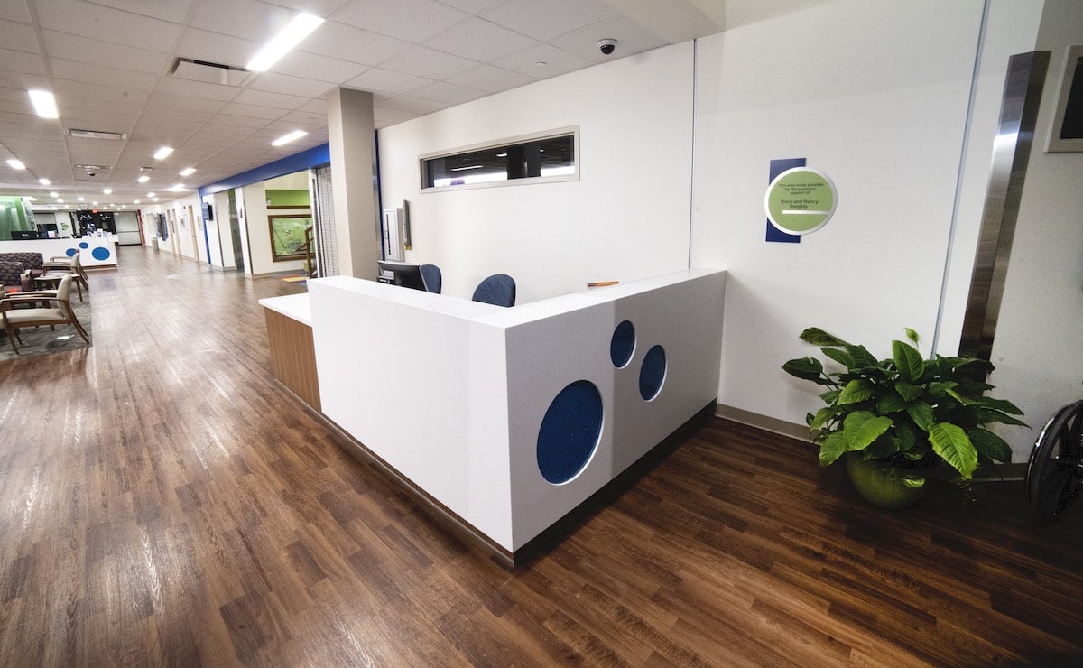 akron childrens boardman waiting room desk